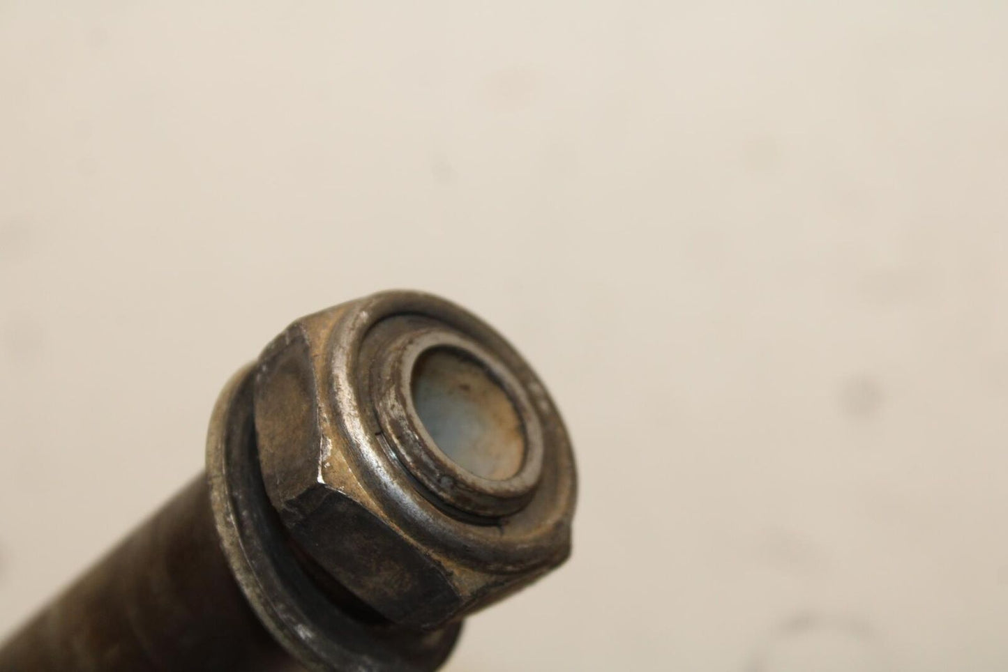 03-04 HONDA CBR600RR REAR AXLE BACK WHEEL RIM BOLT AXEL 42301-MEE-000 BB628