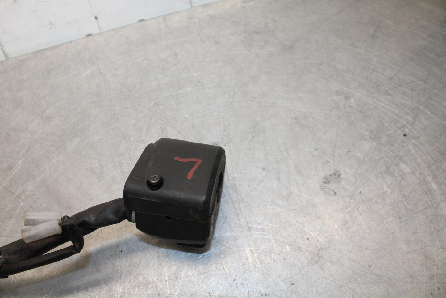 06-07 KAWASAKI NINJA ZX14R LEFT CLIP ON HANDLE SIGNALS SWITCH SWITCHES BB433