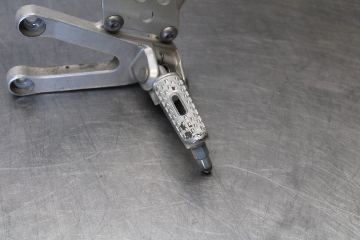 05-06 HONDA CBR600RR LEFT REARSET REAR SET DRIVER FOOT PEG REST STOP BB893