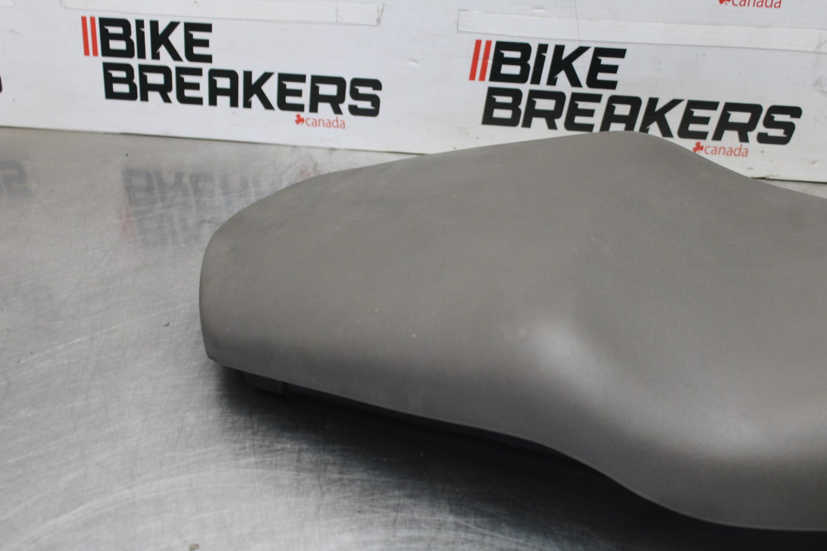 05 DUCATI SUPERSPORT 800 FRONT REAR SEAT SADDLE BB913