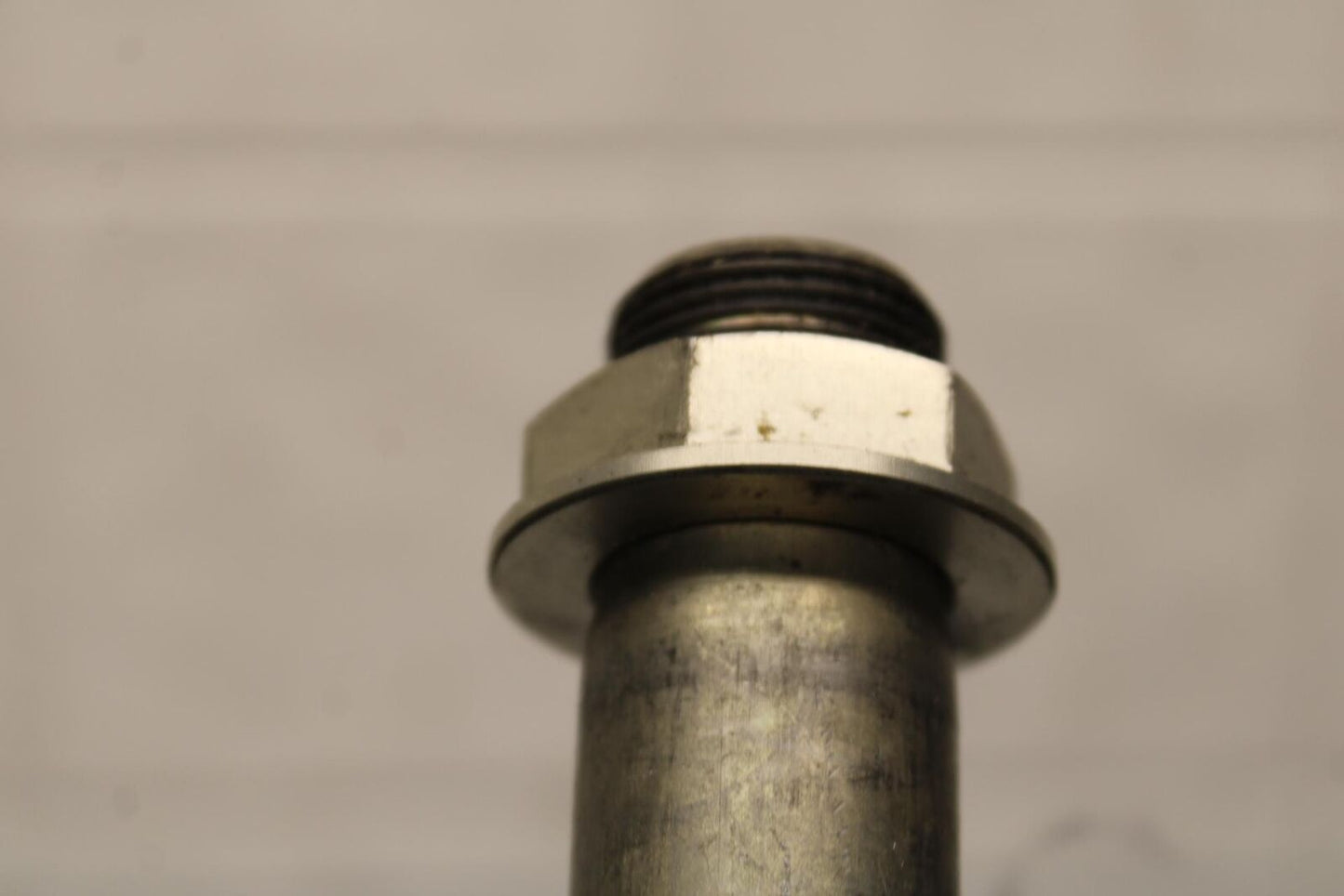 11-23 SUZUKI GSXR 600 FRONT WHEEL RIM AXLE PIVOT BOLT BB582