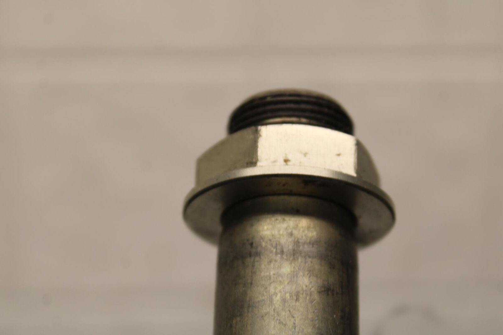11-23 SUZUKI GSXR 600 FRONT WHEEL RIM AXLE PIVOT BOLT BB582