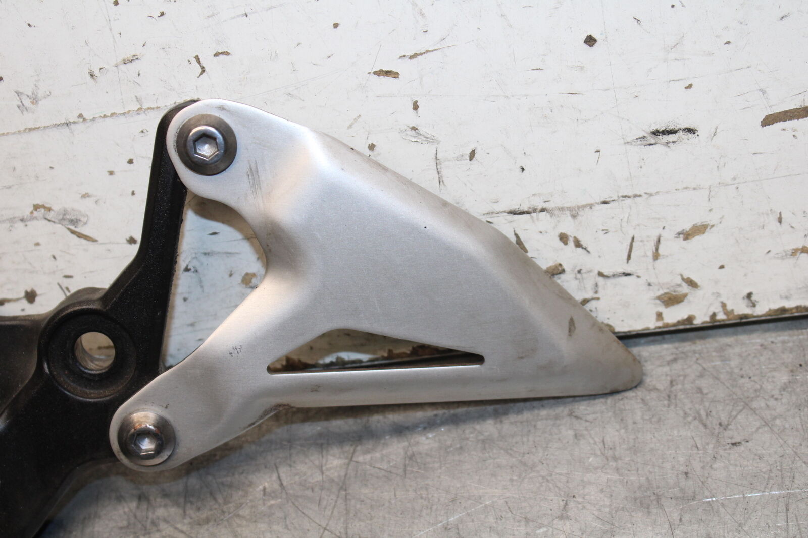 19-22 KAWASAKI Z400 LEFT REARSET REAR SET DRIVER FOOT PEG REST STOP BB738