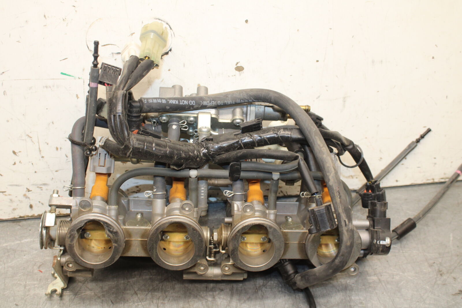 09-15 YAMAHA FZ6R MAIN FUEL INJECTORS / THROTTLE BODIES 36P-13750-10-00 BB719