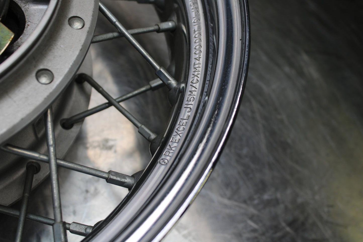 04 SUZUKI INTRUDER 800 REAR WHEEL BACK RIM BB758