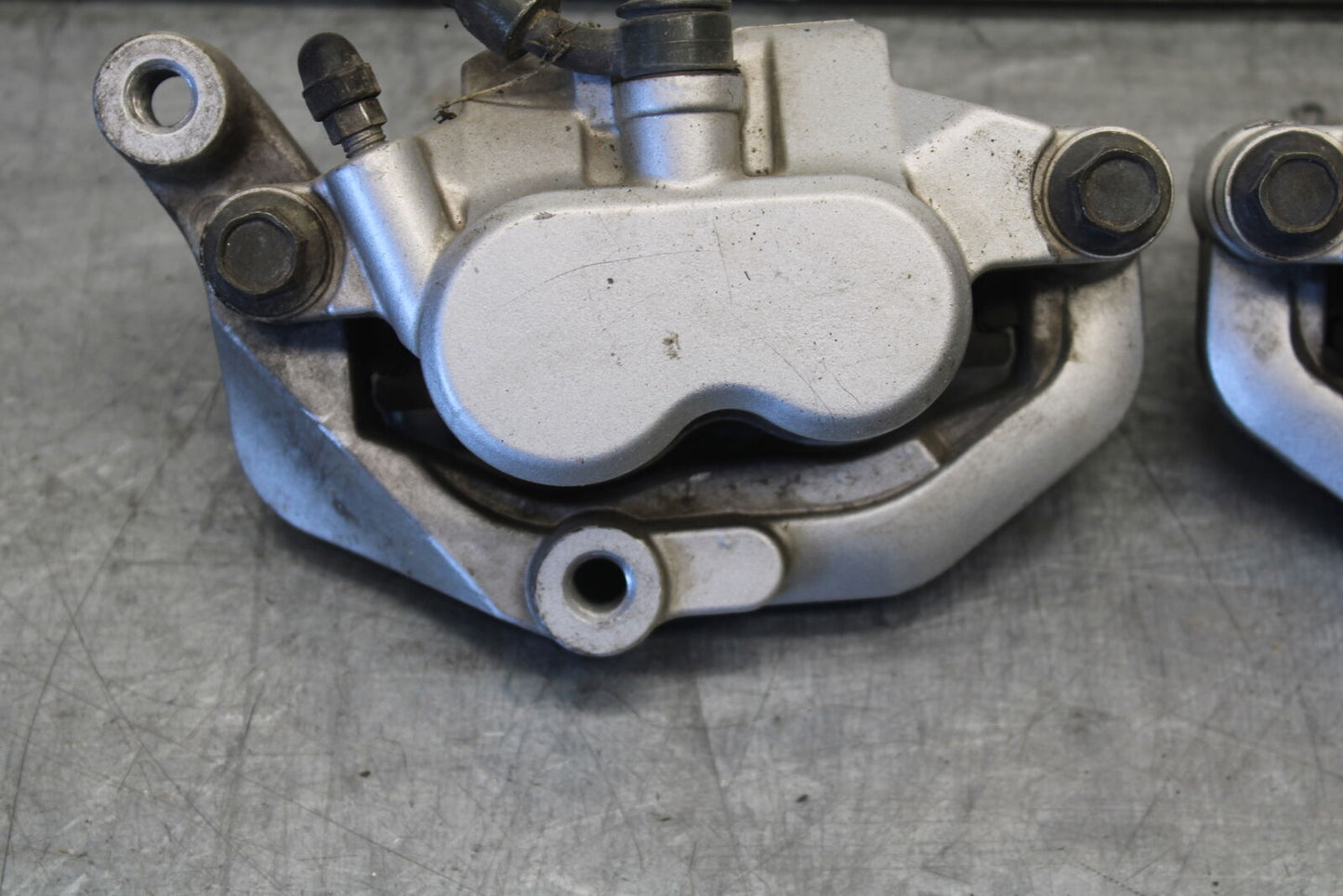 05-06 YAMAHA ROYAL STAR RIGHT LEFT FRONT BRAKE CALIPER SET PAIR CALIPERS BB697