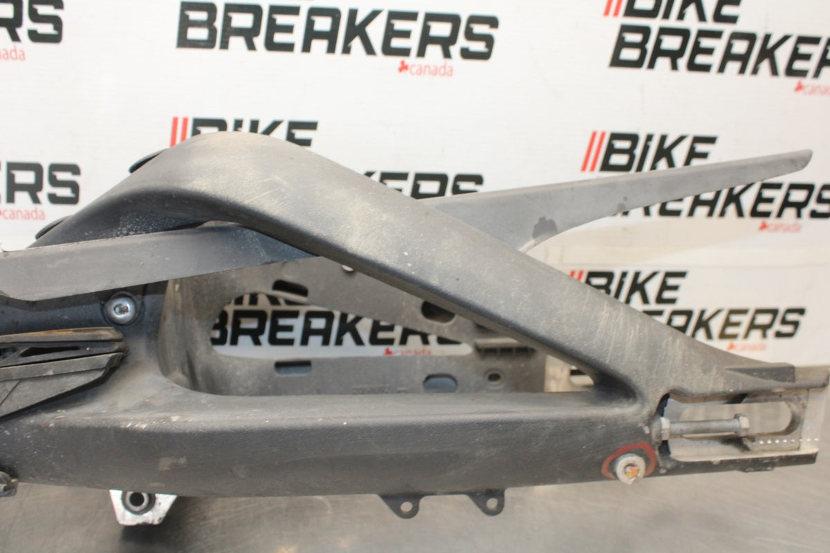 12 TRIUMPH STREET TRIPLE R REAR SWINGARM BACK SUSPENSION SWING ARM BB914