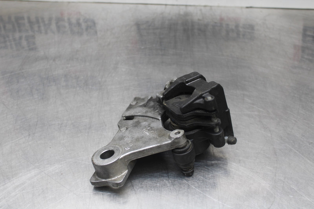 15 SUZUKI GW250F REAR BACK BRAKE CALIPER W MOUNT BRACKET BB789