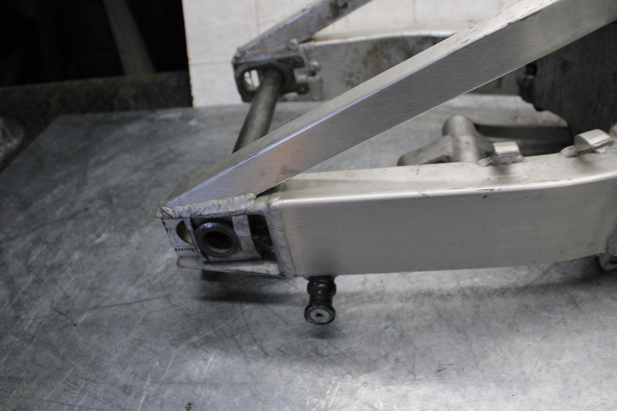 1997 Suzuki GSXR750 REAR SWINGARM BACK SUSPENSION SWING ARM BB527