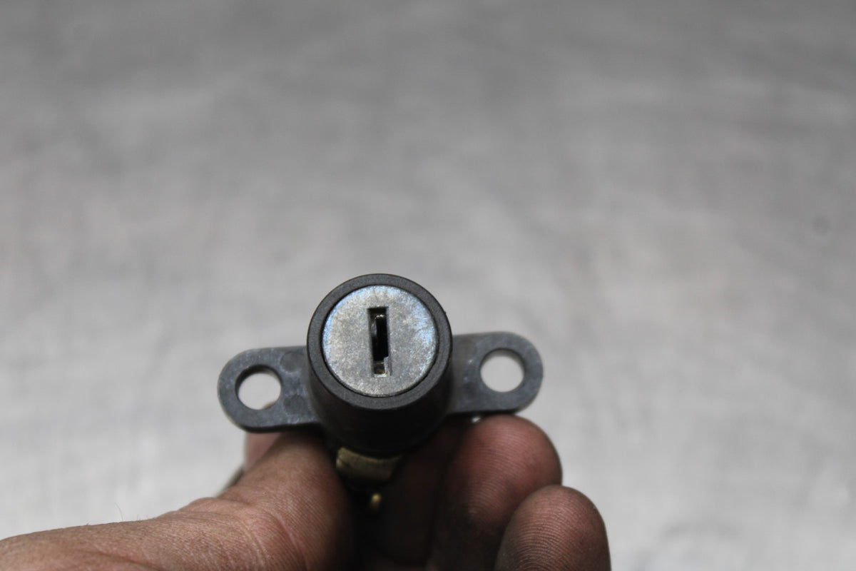 05 YAMAHA YZF R6 IGNITION LOCK KEY SET W/ GAS CAP AND SEAT LOCK BB858