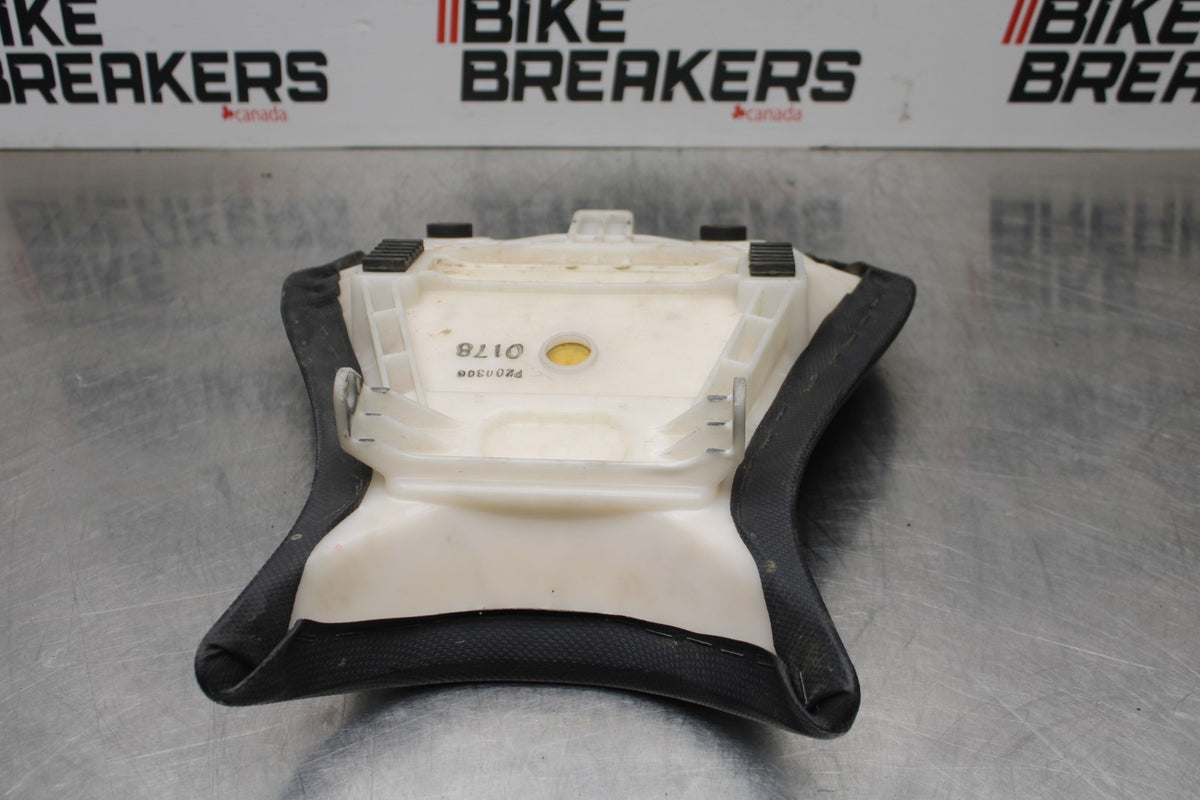 07-08 KAWASAKI NINJA ZX6R FRONT DRIVERS SEAT PAD SADDLE PILLION BB199