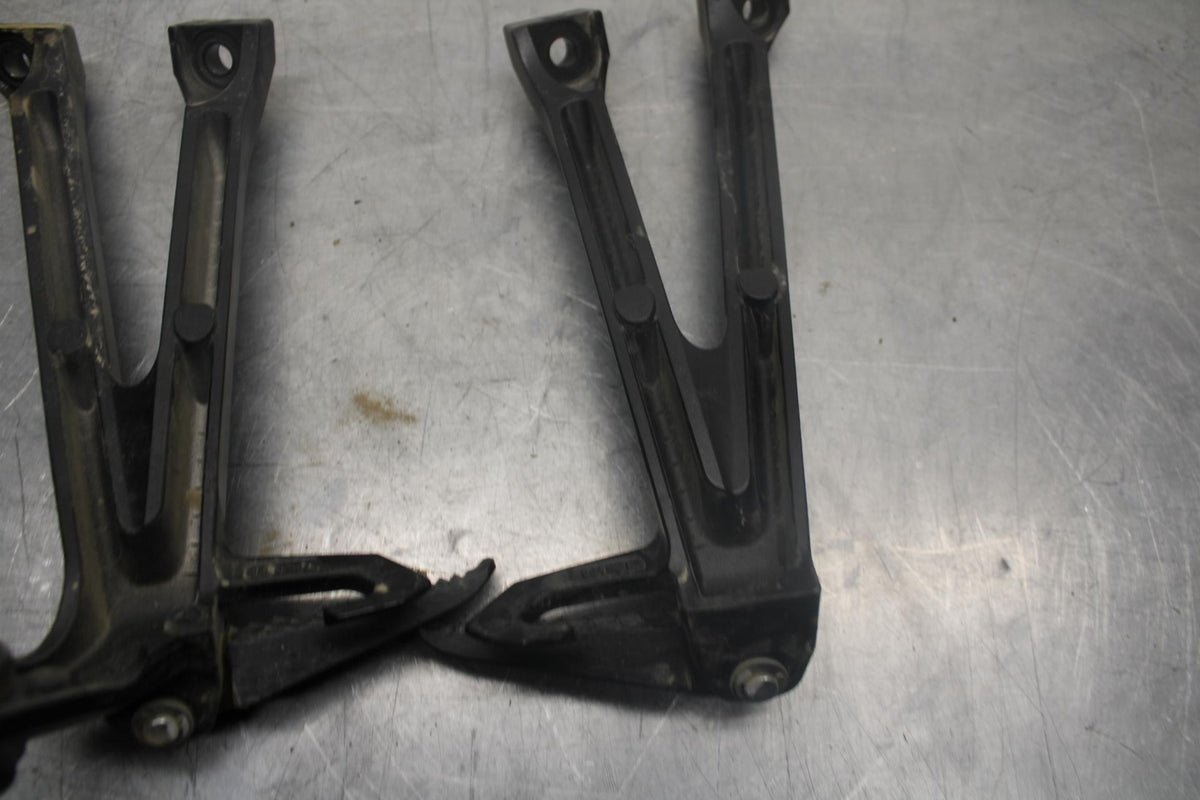 15-21 SUZUKI GSXR600 REAR BACK PASSENGER PEG SET PAIR BB460