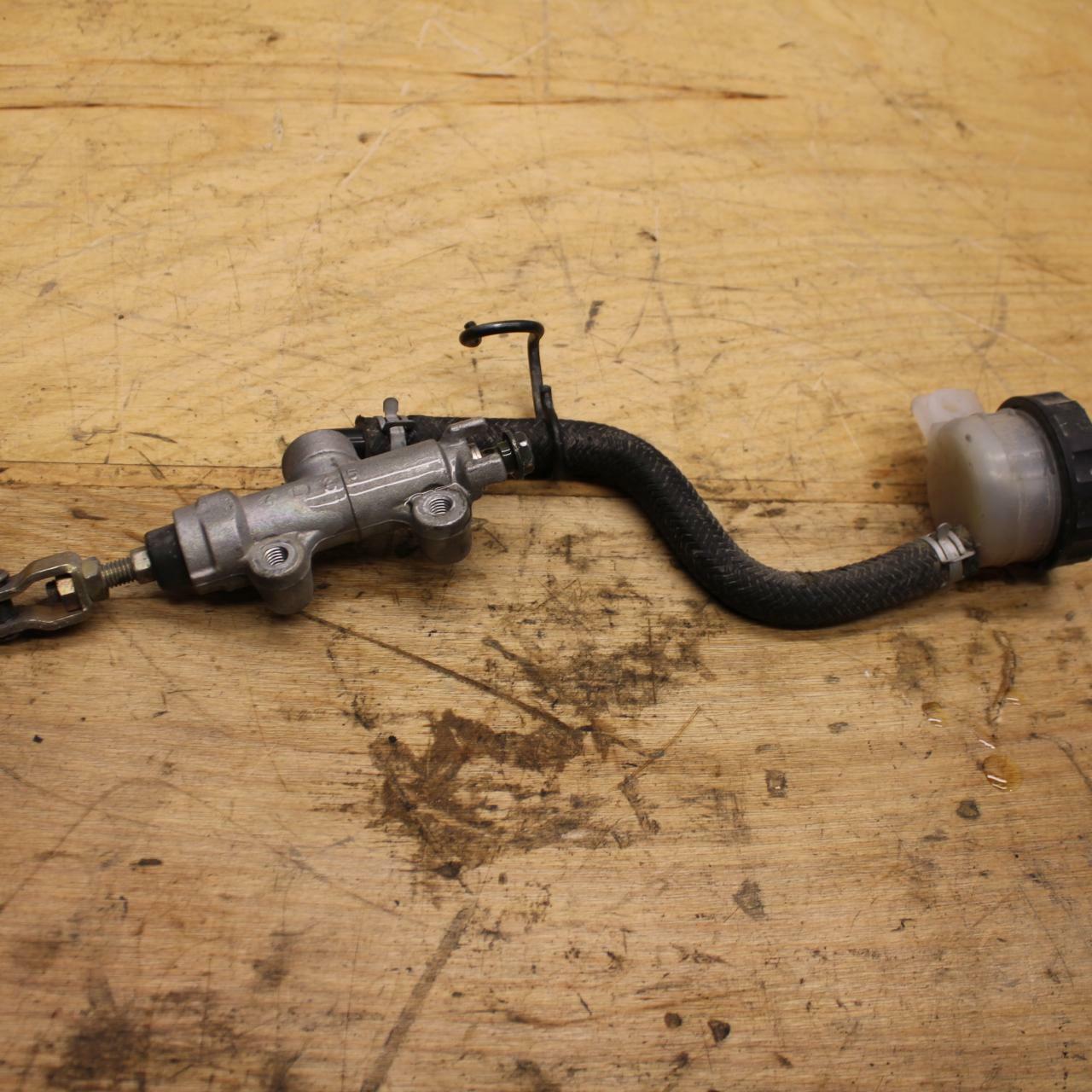 04-05 KAWASAKI NINJA ZX10R REAR BACK BRAKE MASTER CYLINDER W RESERVOIR BB322