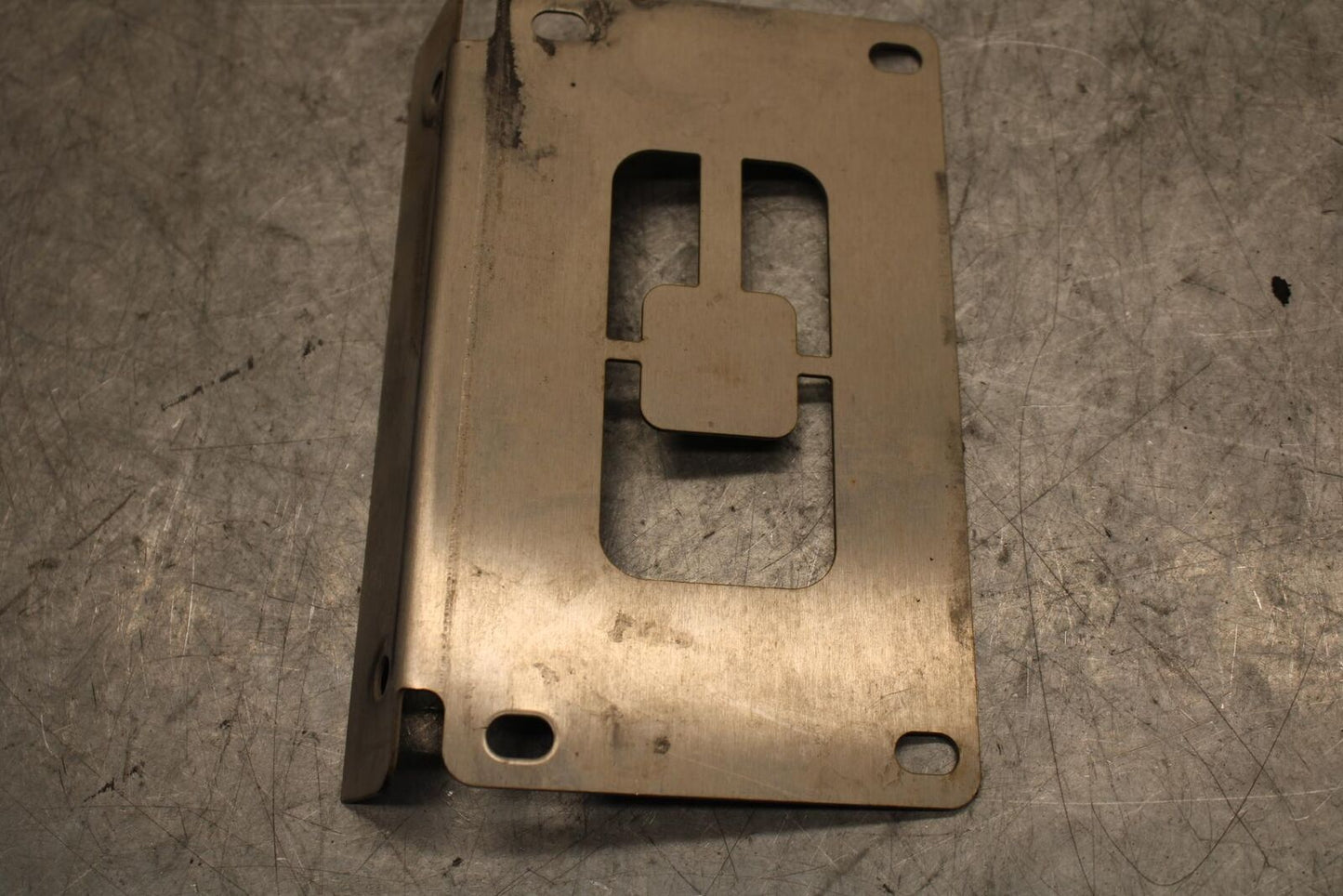 11-23 SUZUKI GSXR 750 AFTERMARKET FENDER ELIMINATOR LICENSE PLATE BRACKET  BB54