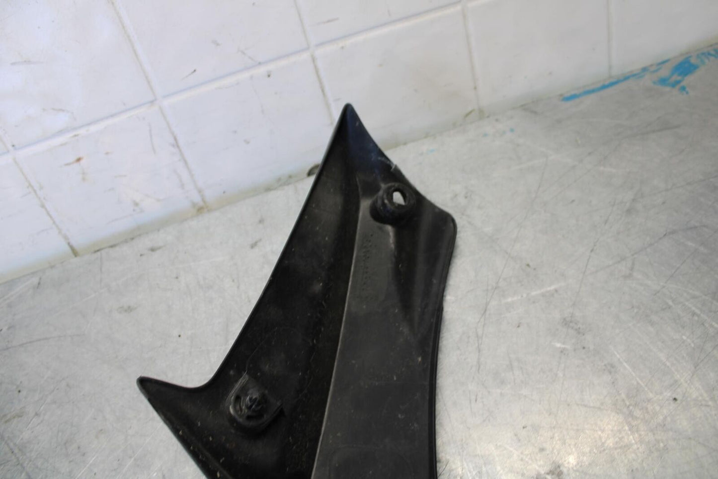 15-21 SUZUKI GSXR600 RIGHT MID UPPER SIDE FAIRING COWL PLASTIC BB437