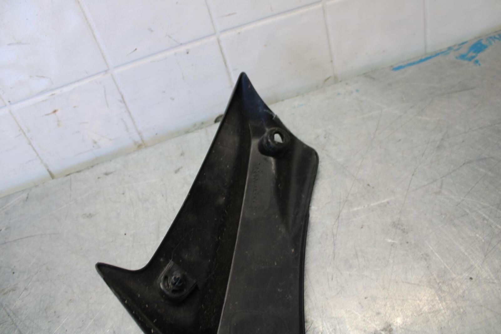 15-21 SUZUKI GSXR600 RIGHT MID UPPER SIDE FAIRING COWL PLASTIC BB437