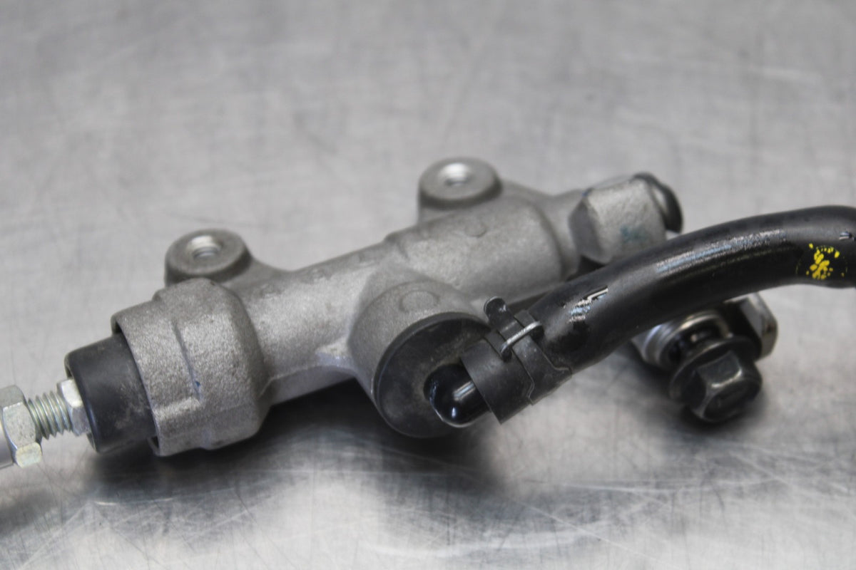 17 YAMAHA YZF R6 REAR BACK BRAKE MASTER CYLINDER W RESERVOIR BB922