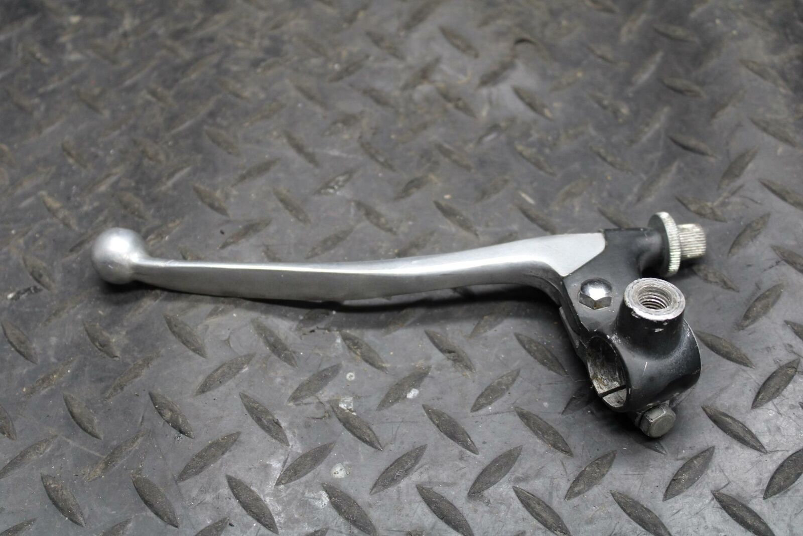 78 SUZUKI GS550E CLUTCH PERCH MOUNT WITH LEVER  BB212