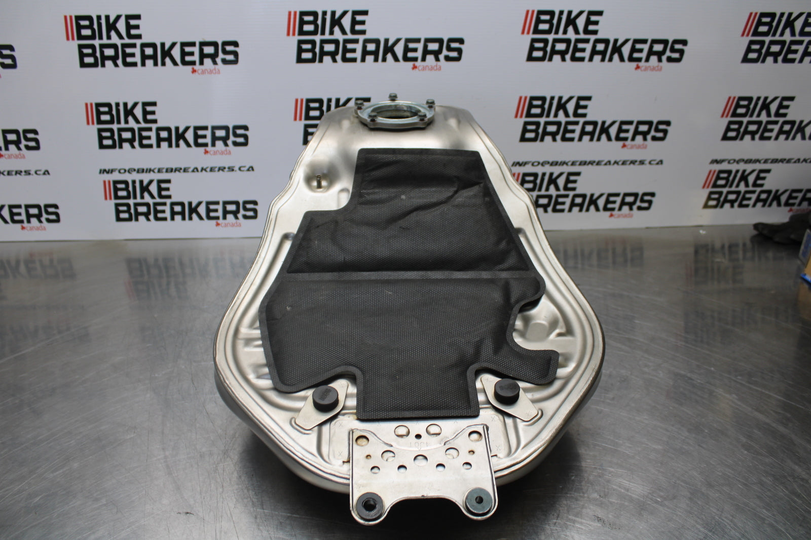 04-05 KAWASAKI NINJA ZX10R GAS TANK FUEL CELL PETROL RESERVOIR BB163