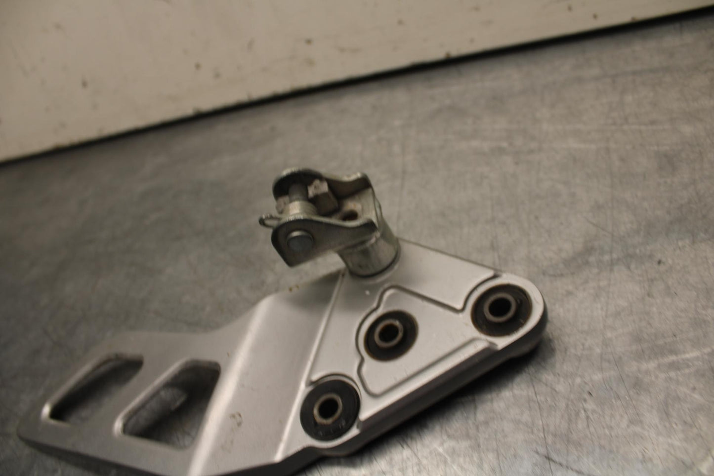 07-12 SUZUKI BANDIT GSF 650 F GSX650F LEFT REARSET REAR SET DRIVER FOOT PEG BB90