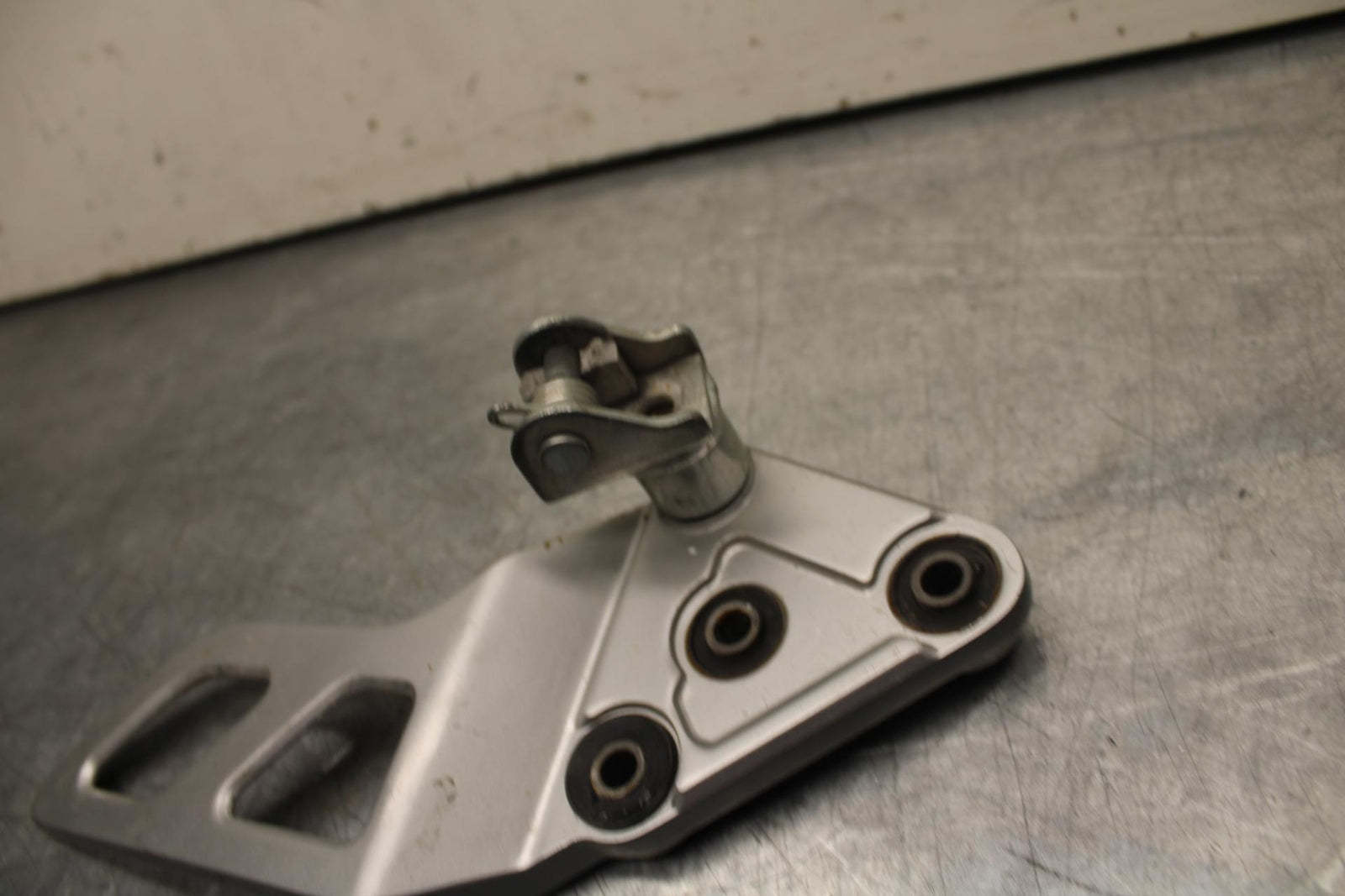 07-12 SUZUKI BANDIT GSF 650 F GSX650F LEFT REARSET REAR SET DRIVER FOOT PEG BB90