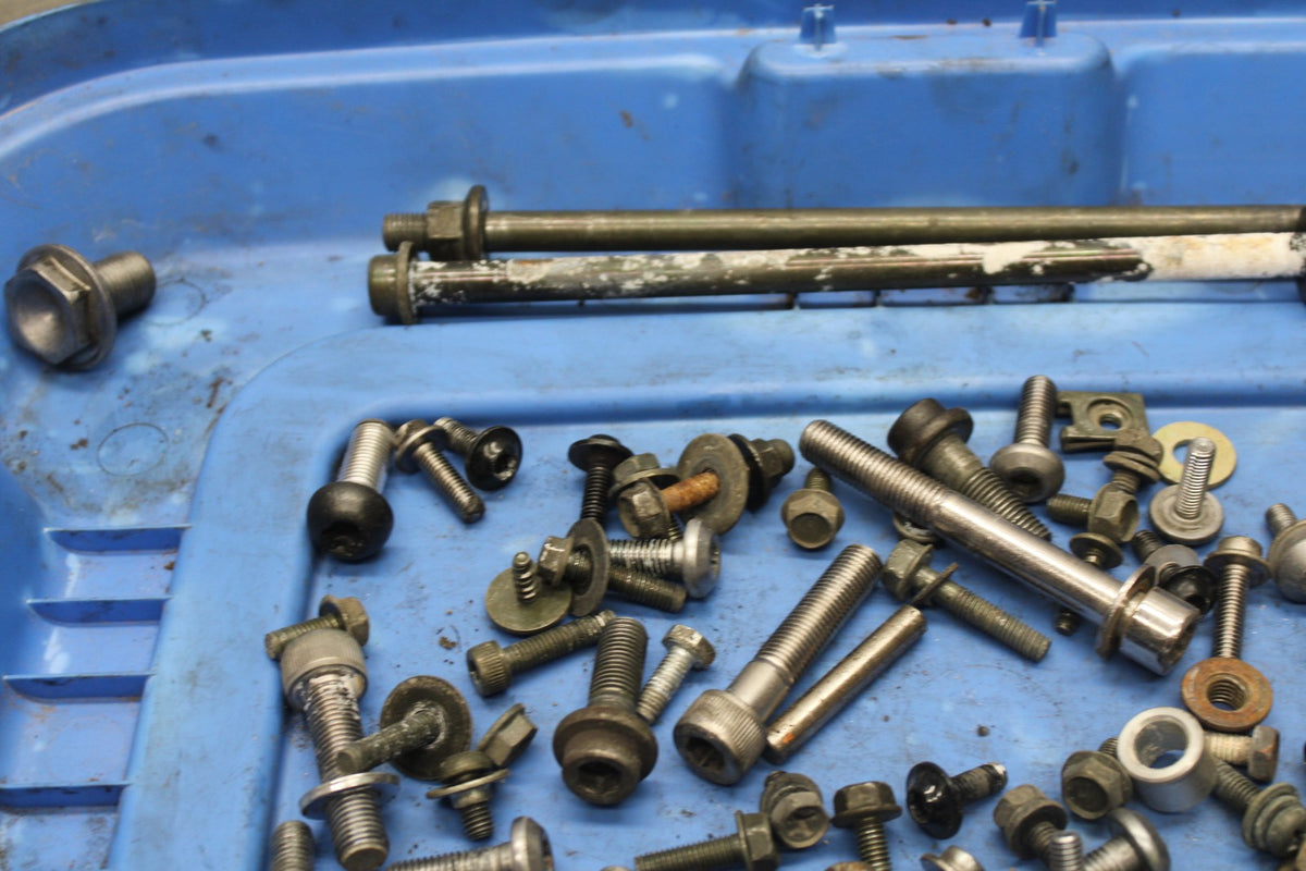 03 YAMAHA YZF R1 MOUNTING BOLTS HARDWARE SCREWS BB895
