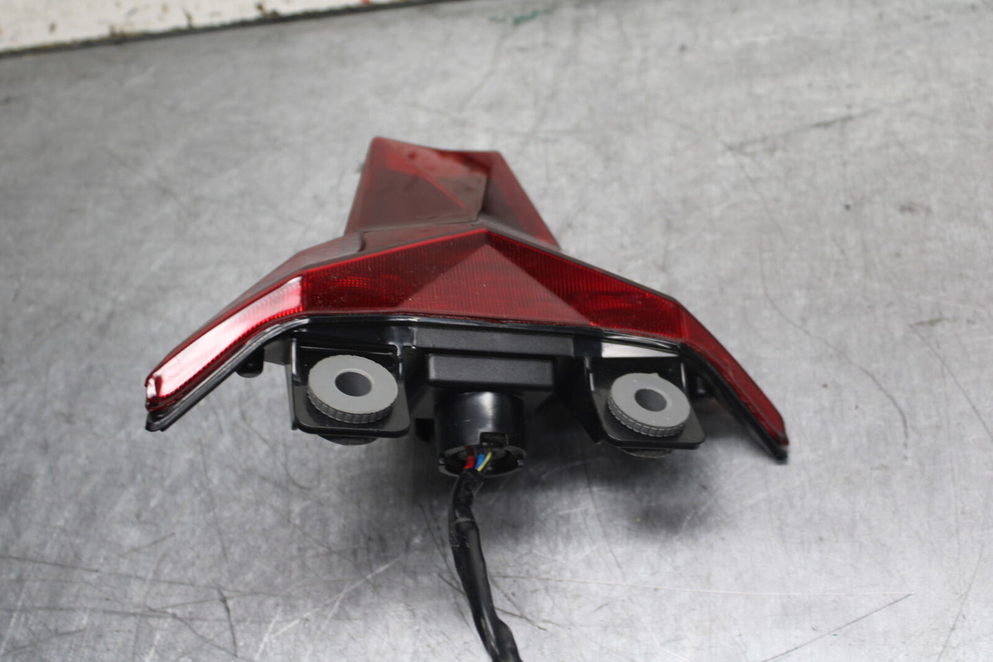 18-23 KAWASAKI NINJA 400 EX400 ABS REAR TAIL TAILLIGHT BACK BRAKE LIGHT BB747