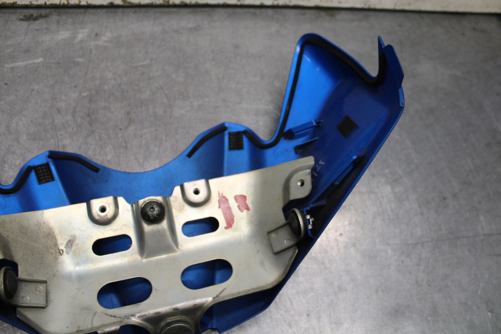 2009 Suzuki GSXR600 GAS TANK FUEL CELL COVER FAIRING COWL BB116