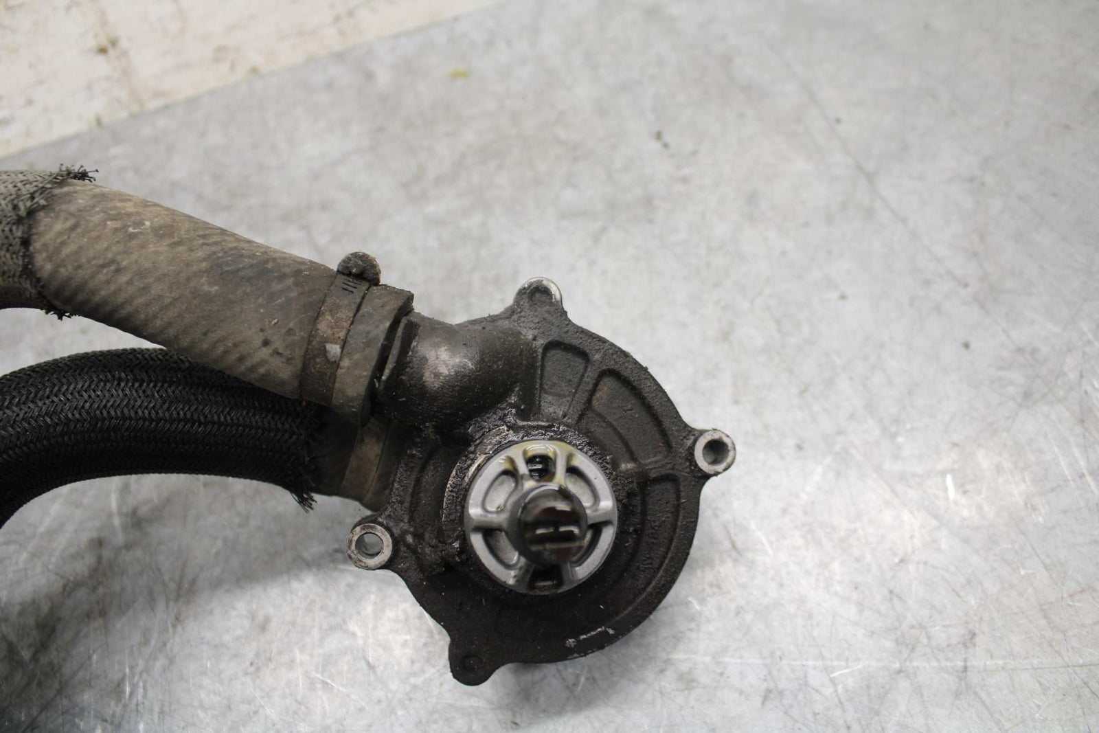 2007 Suzuki GSXR600 ENGINE WATER COOLANT PUMP  17400-01H00 BB540