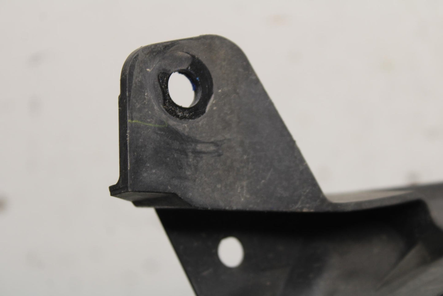 11-23 SUZUKI GSXR 750 REAR BACK WHEEL TIRE HUGGER FENDER BB630