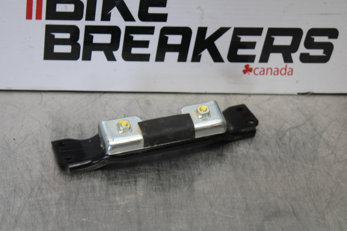 24-25 KAWASAKI NINJA ZX4R GAS TANK FUEL PETROL RESERVOIR BRACKET MOUNT  BB174