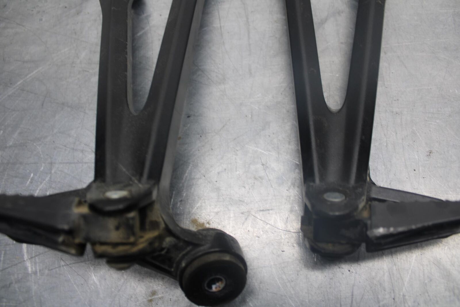 15-21 SUZUKI GSXR600 REAR BACK PASSENGER PEG SET PAIR BB460