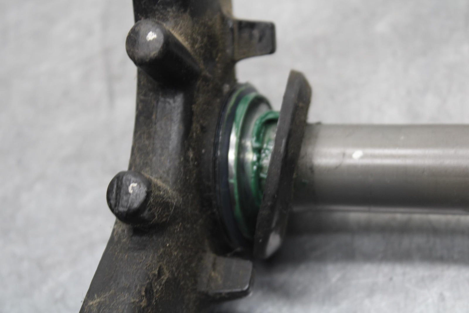 15-16 KAWASAKI EX300 FRONT FORKS CLAMP LOWER TRIPLE TREE STEM BB635