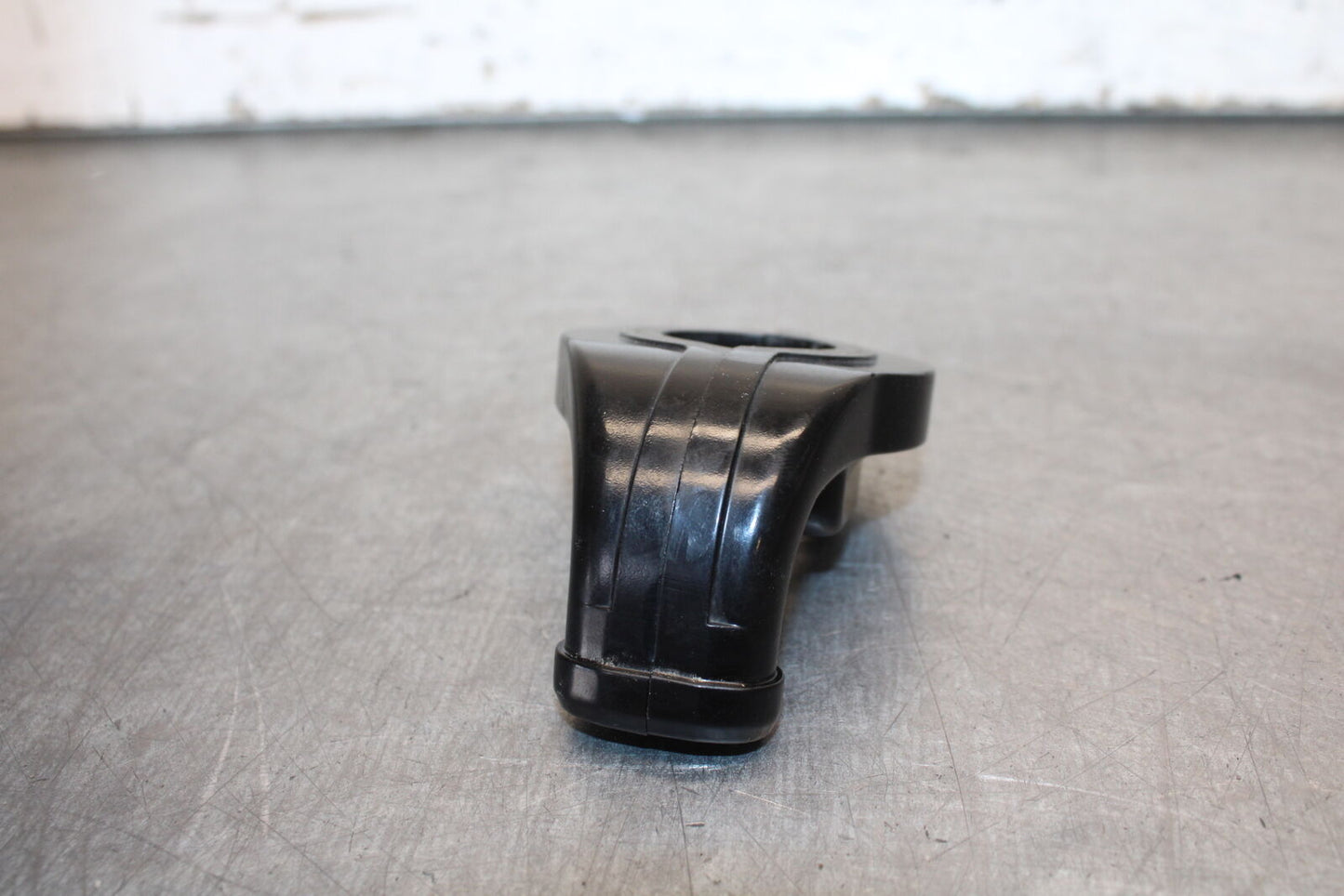 09-14 YAMAHA YZF R1 THROTTLE CABLE LINE HOUSING GUIDE BB696