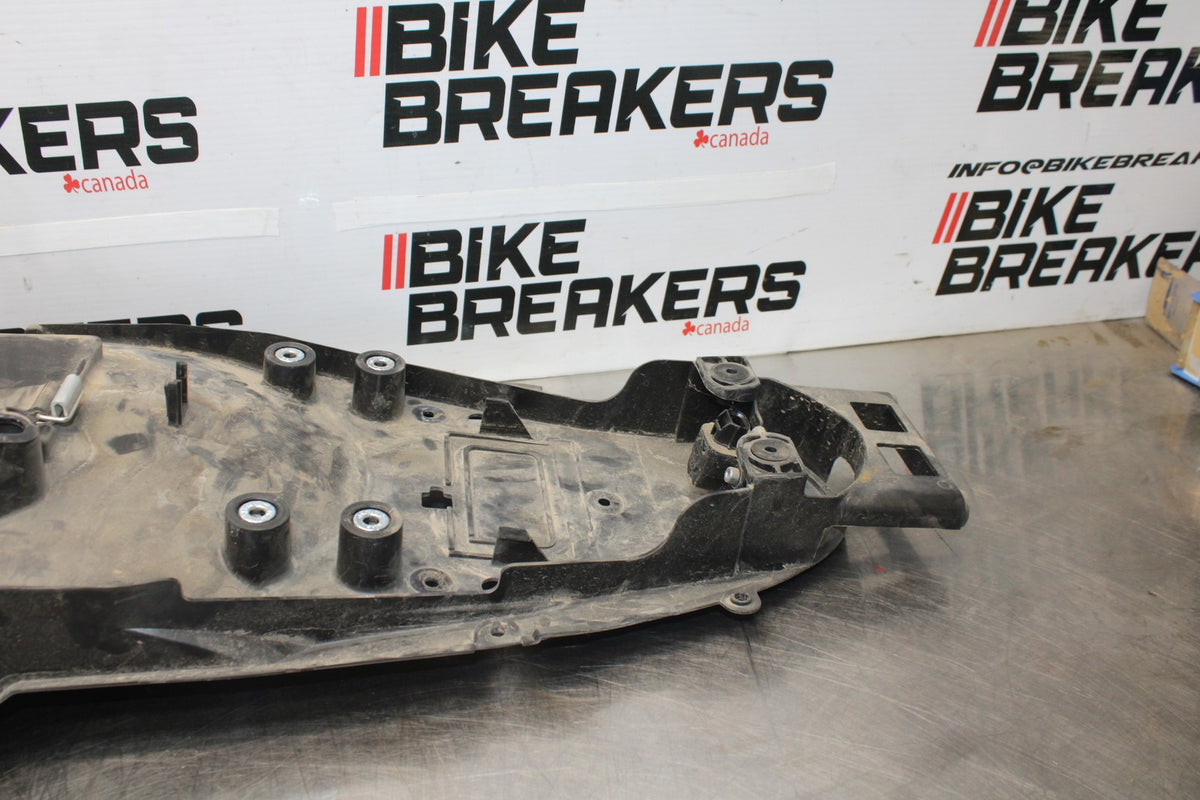 09 KAWASAKI CONCOURS 14 ZG1400B REAR TAIL UNDERTAIL FAIRING COWL FENDER  BB875