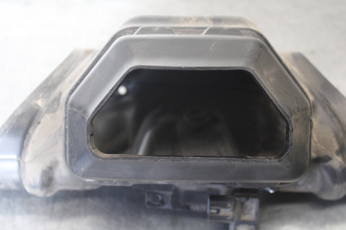 09-14 YAMAHA YZF R1 RAM AIR INTAKE TUBE DUCT BB696