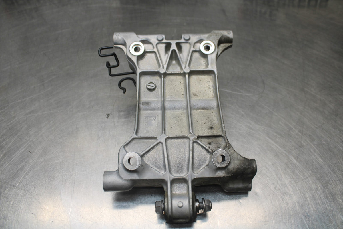 18-26 KAWASAKI Z400 ENGINE MOUNT MOTOR BRACKET BB852