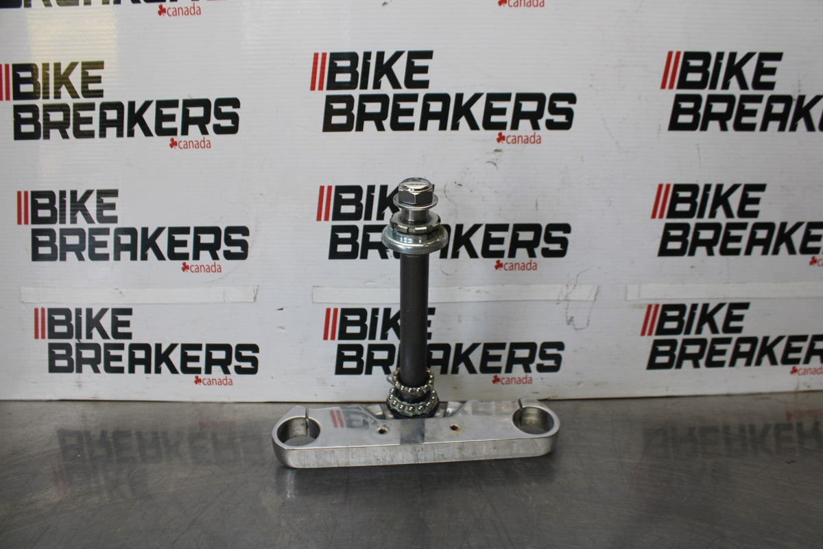 03 HONDA SHADOW SPIRIT 750 VT750DC FRONT FORKS CLAMP LOWER TRIPLE TREE BB907