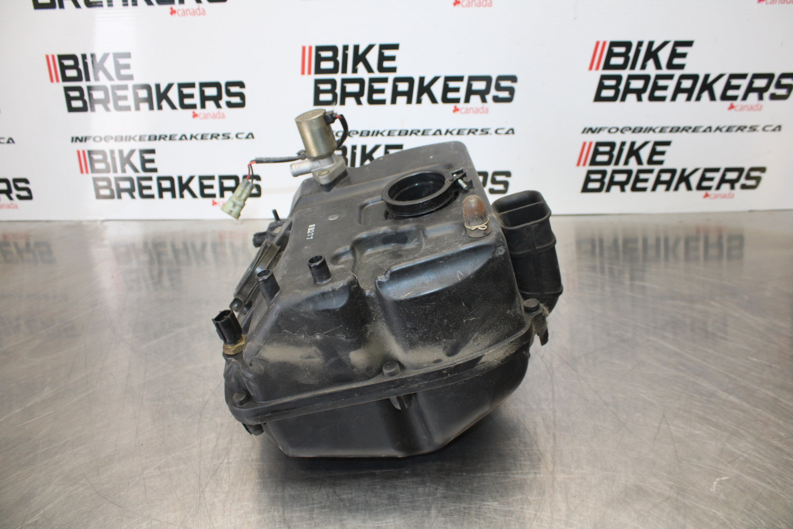 03 SUZUKI SV650S AIRBOX AIR INTAKE FILTER BOX BB167