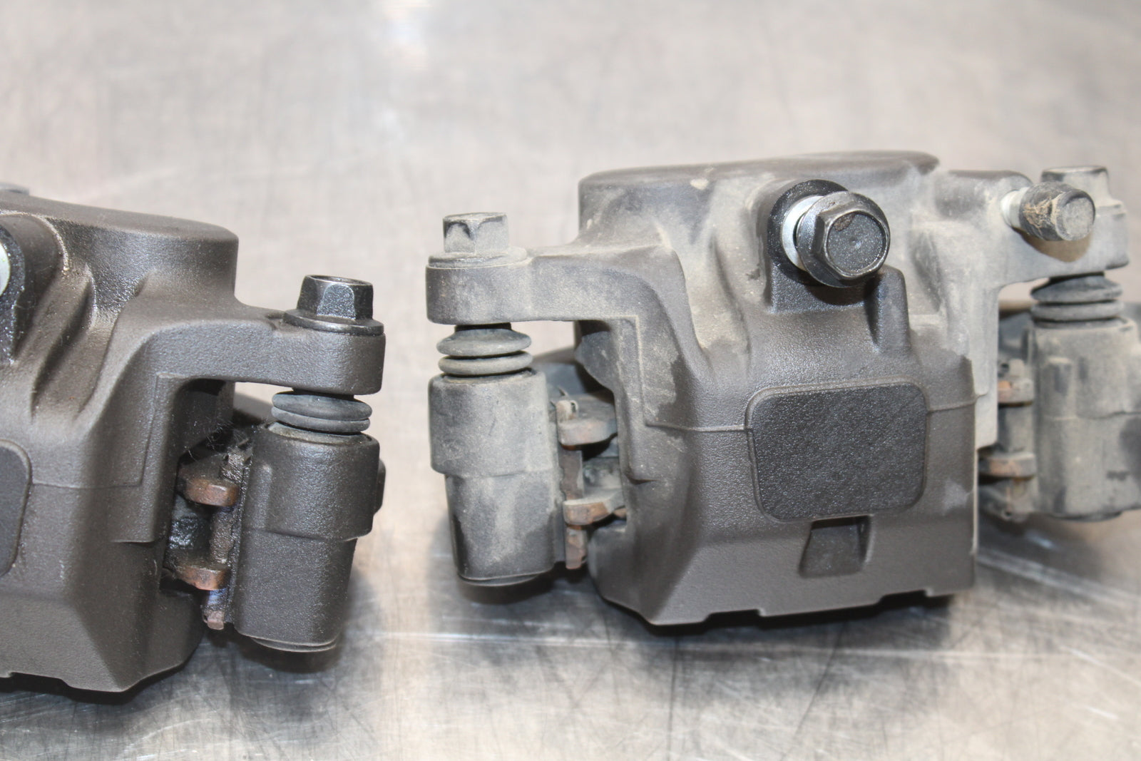 09-15 YAMAHA FZ6R RIGHT LEFT FRONT BRAKE CALIPER SET PAIR CALIPERS BB161
