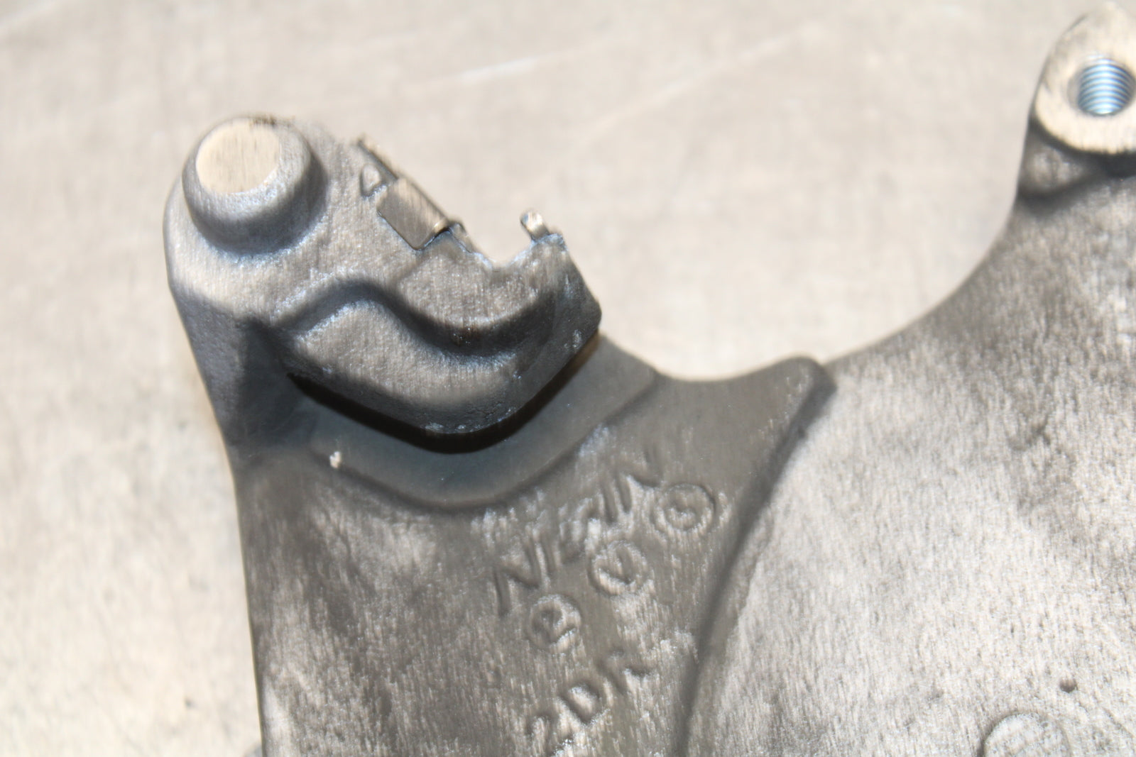 18-24 YAMAHA MT-07 REAR BRAKE CALIPER HANGER BACK MOUNTING BRACKET BB662