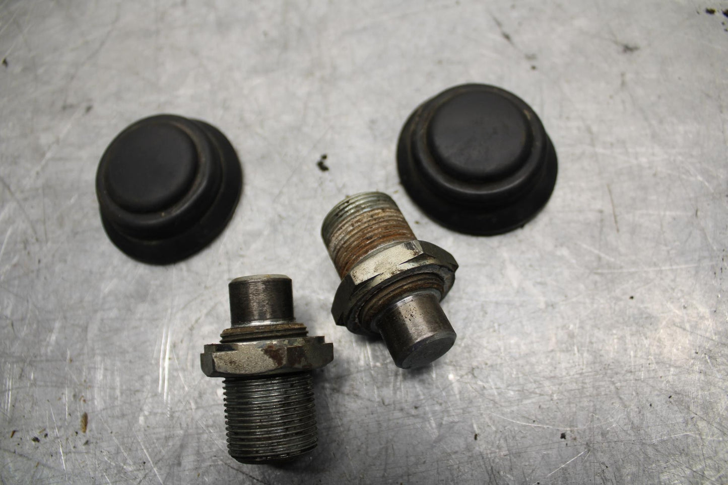 82-83 SUZUKI GS1100GL REAR BACK SWINGARM BOLT CAP COVER BB30