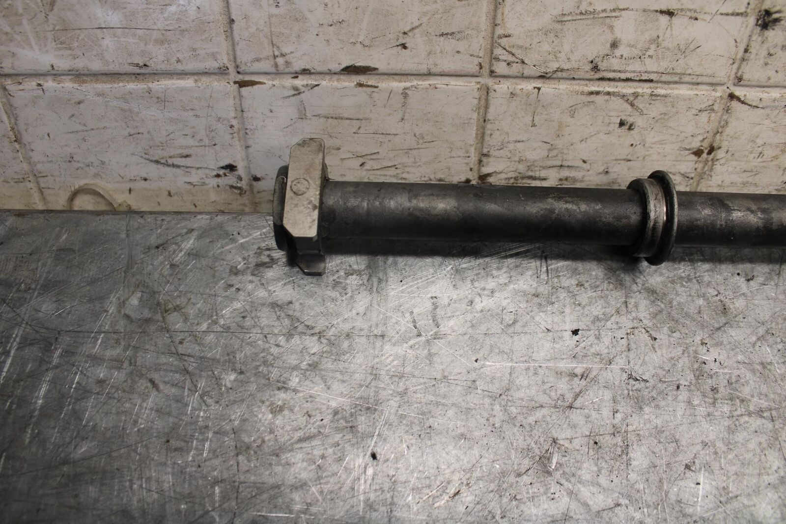 2007 Honda CBR600RR REAR AXLE BACK WHEEL RIM PIVOT BOLT AXEL 42301-MEE-D00 BB542