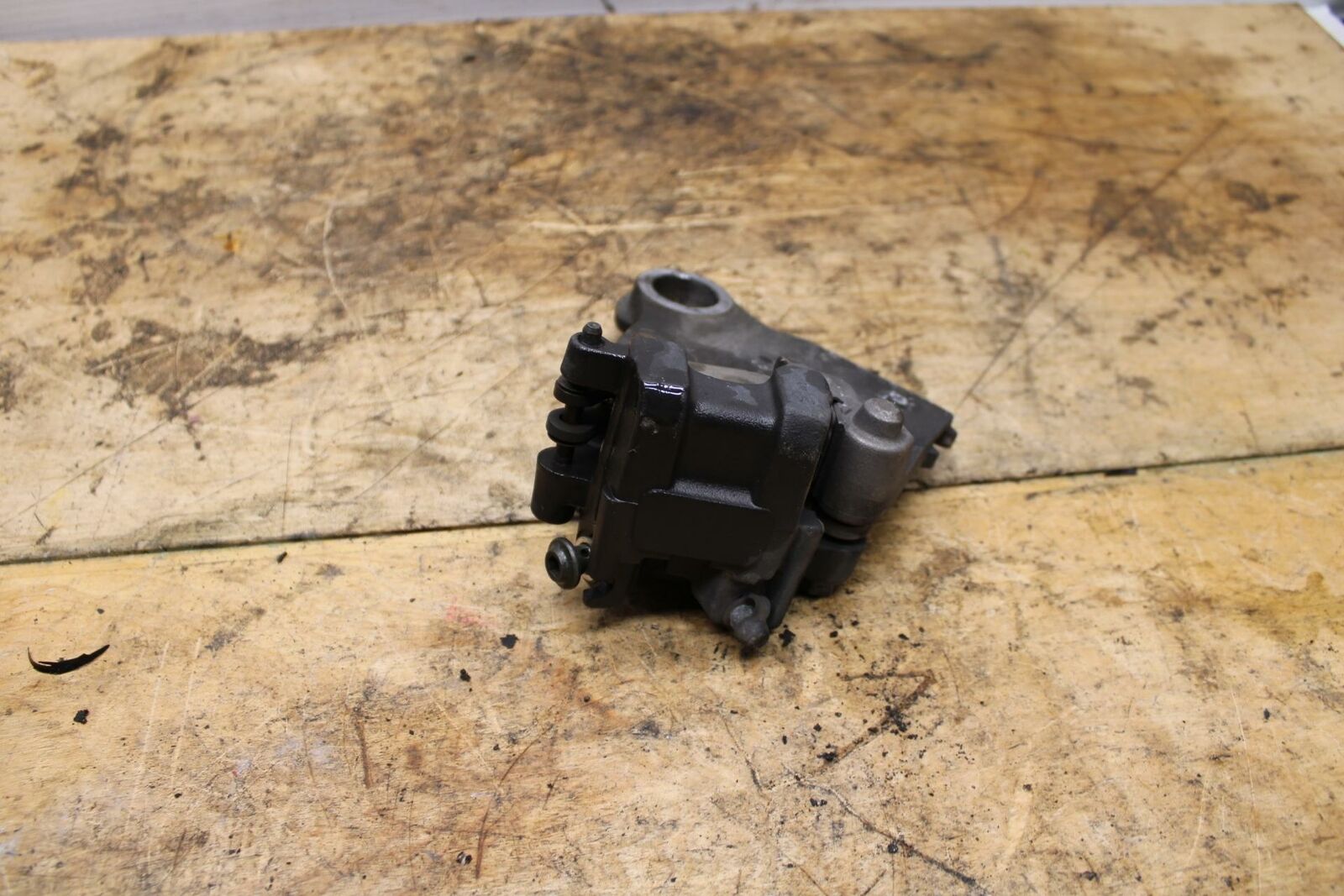 06-15 YAMAHA FZ1 REAR BACK BRAKE CALIPER 5LV-2580W-00-00 BB326