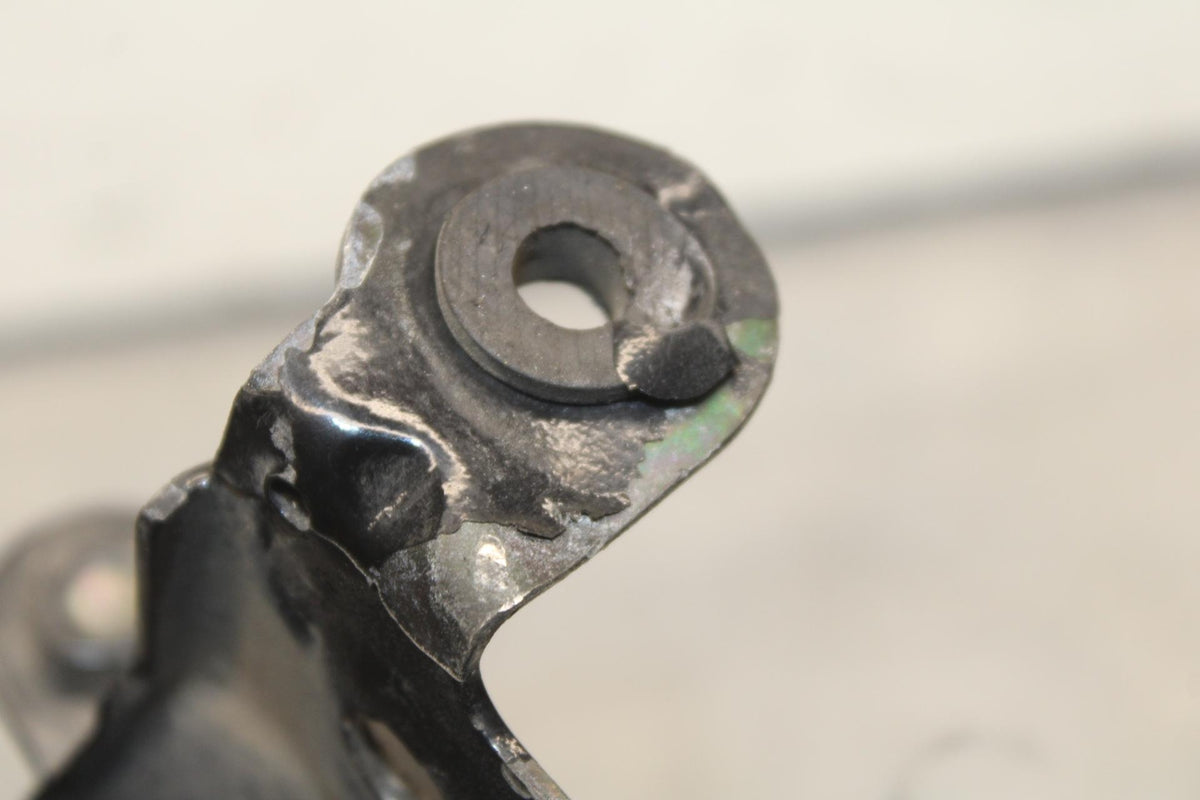 1999 Suzuki GSXR600 FRONT GAS TANK BRACKET MOUNT BB608
