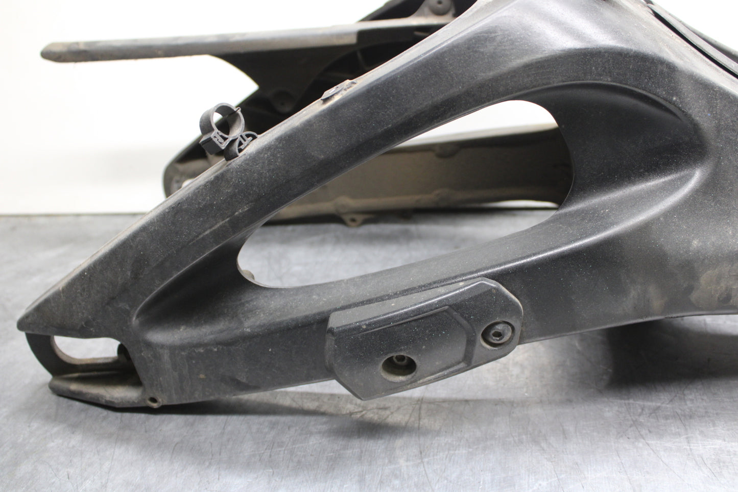 03-05 YAMAHA YZF R6  REAR SWINGARM BACK SUSPENSION SWING ARM BB751