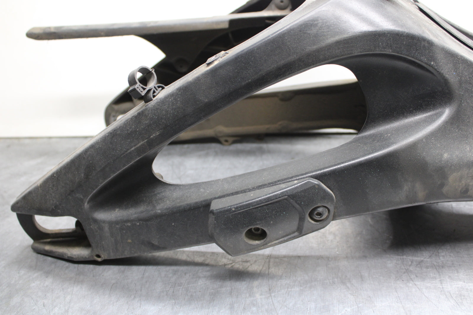 03-05 YAMAHA YZF R6  REAR SWINGARM BACK SUSPENSION SWING ARM BB751
