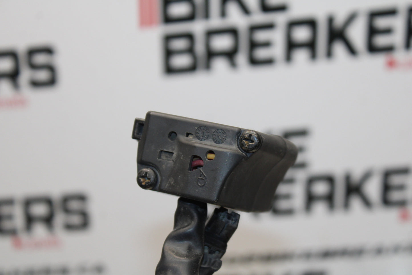 04-05 KAWASAKI NINJA ZX10R RIGHT CLIP ON HANDLE KILL OFF START SWITCHES BB163