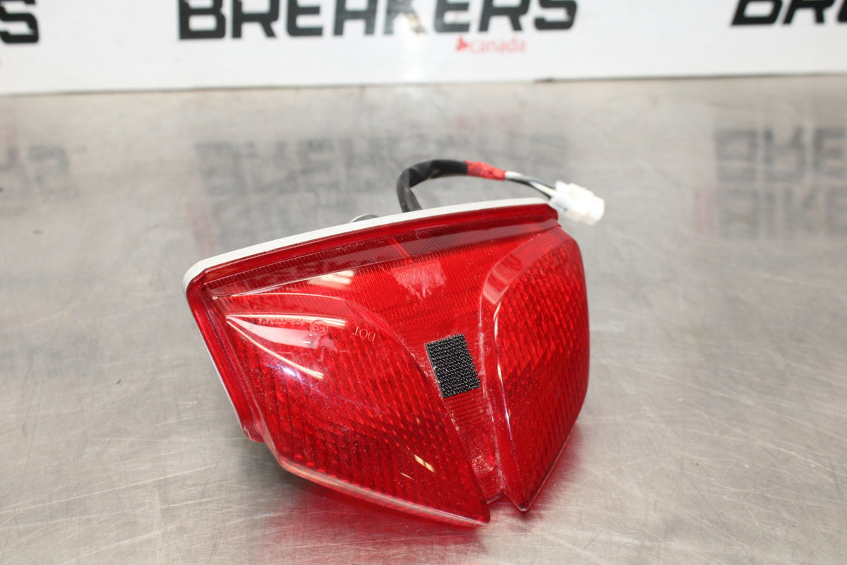 11-25 SUZUKI GSXR 600  REAR TAIL TAILLIGHT BACK BRAKE LIGHT BB830