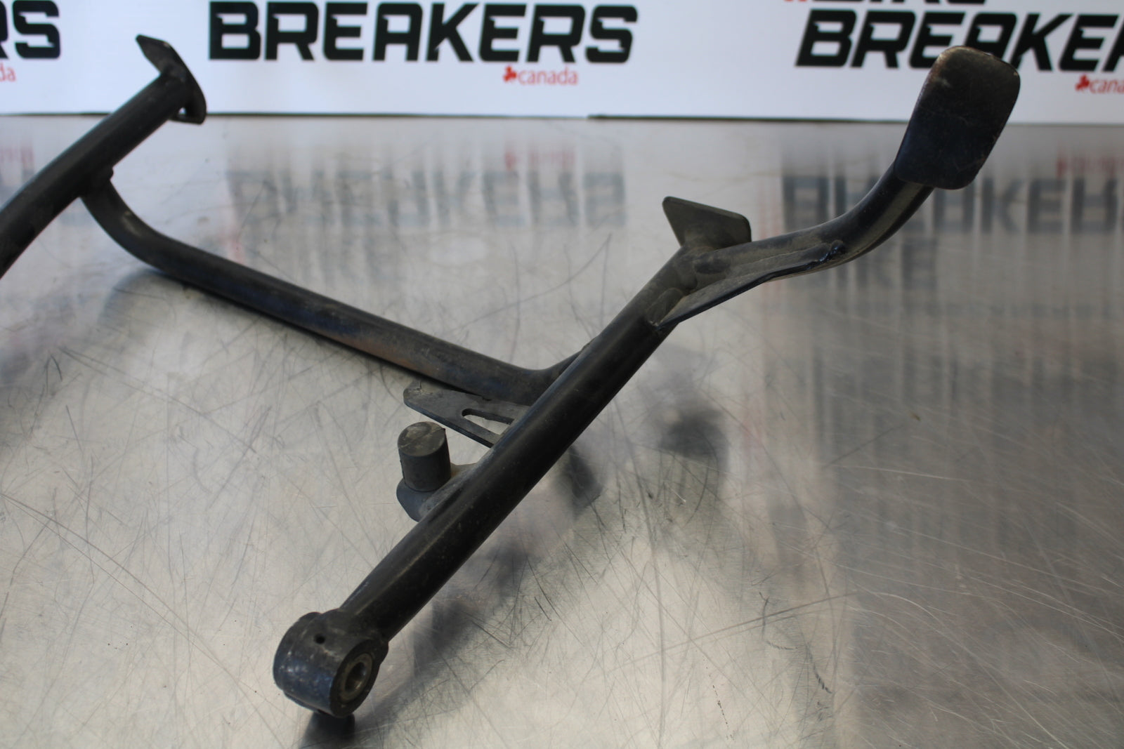 06-12 BMW F800ST CENTER MAIN STAND BB144
